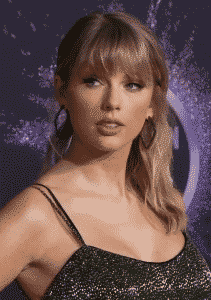 Taylor_Swift_at_the_2019_American_Music_Awards_DiversityNewsMagazine.org